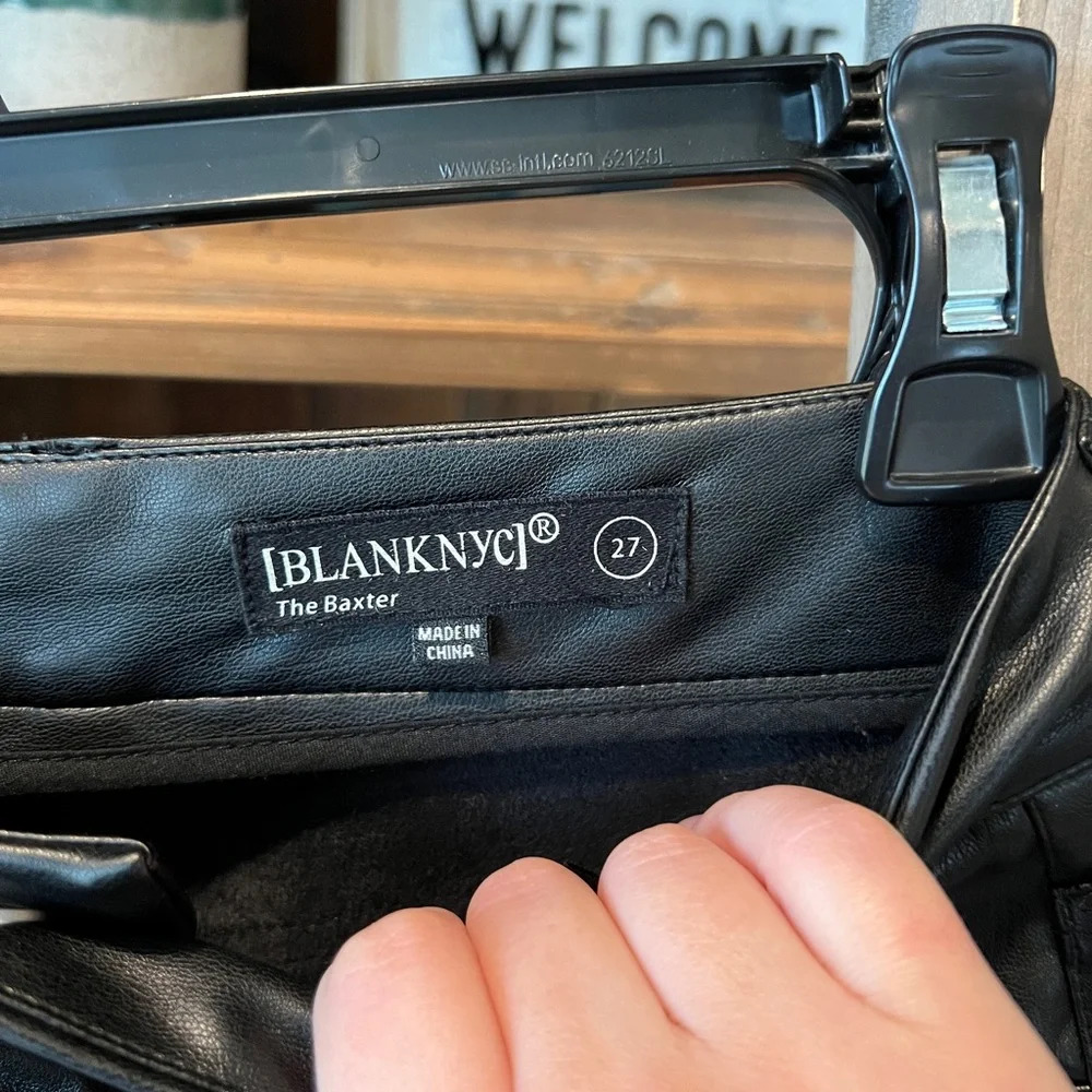 Blank NYC women’s Baxter ribcage straight leg faux leather pant size 27 - Picture 5 of 11